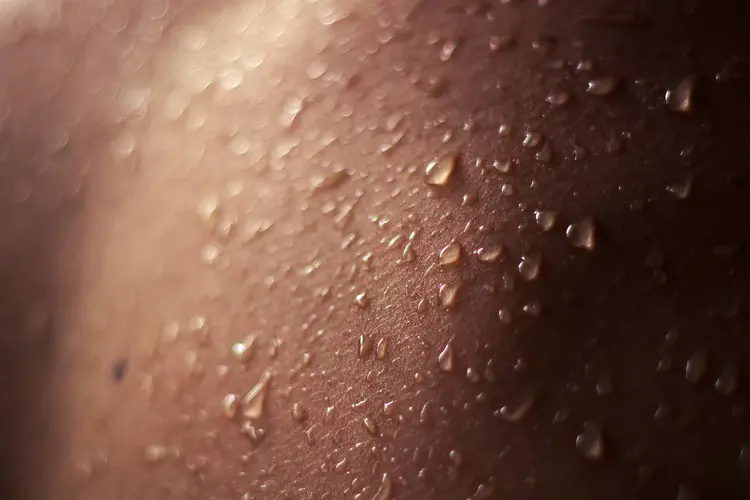 Adderall Sweating Cause: Master Hyperhidrosis Today